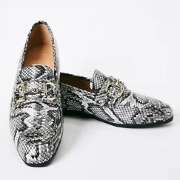 •Johanna• Snake Print Gold Buckle Slip On Loafers - Picture 4 of 5